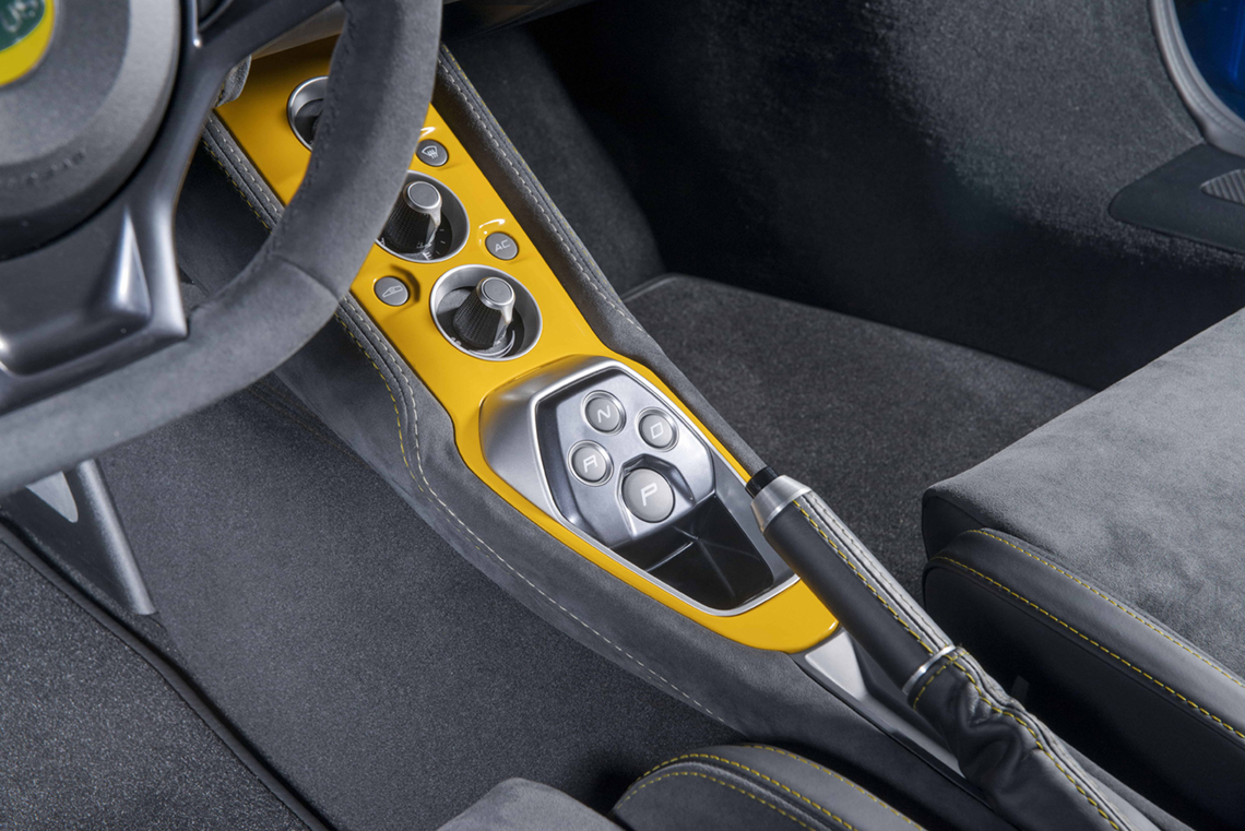 EVORA GT410_center console white yellow_yellow seat_DSC_7107 min